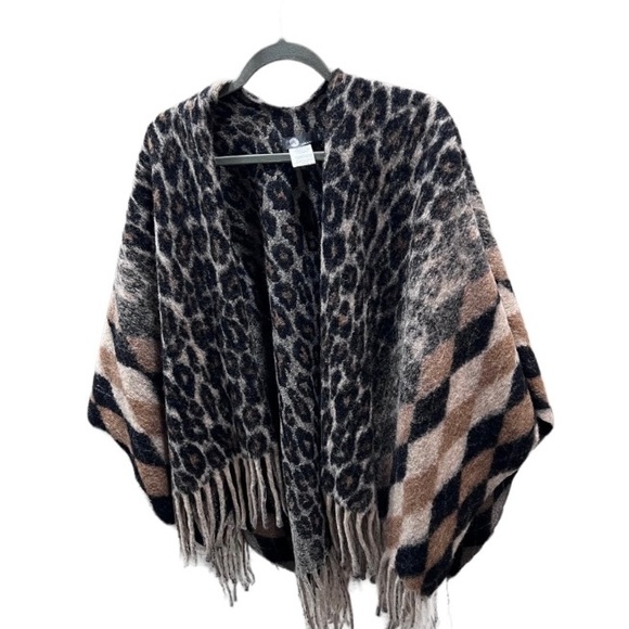 🔥HOST PICK🔥 Woman’s Elegant Wool Open Front Coat- Size M / L - Picture 4 of 5